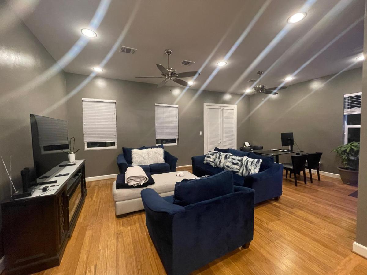 N-E-G Skai Midtown Of Houston Villa Екстериор снимка