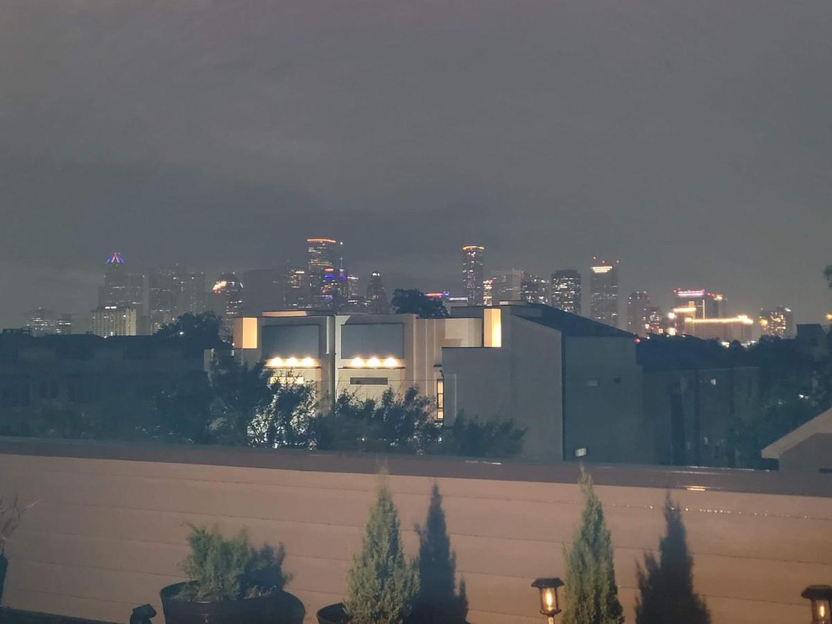 N-E-G Skai Midtown Of Houston Villa Екстериор снимка