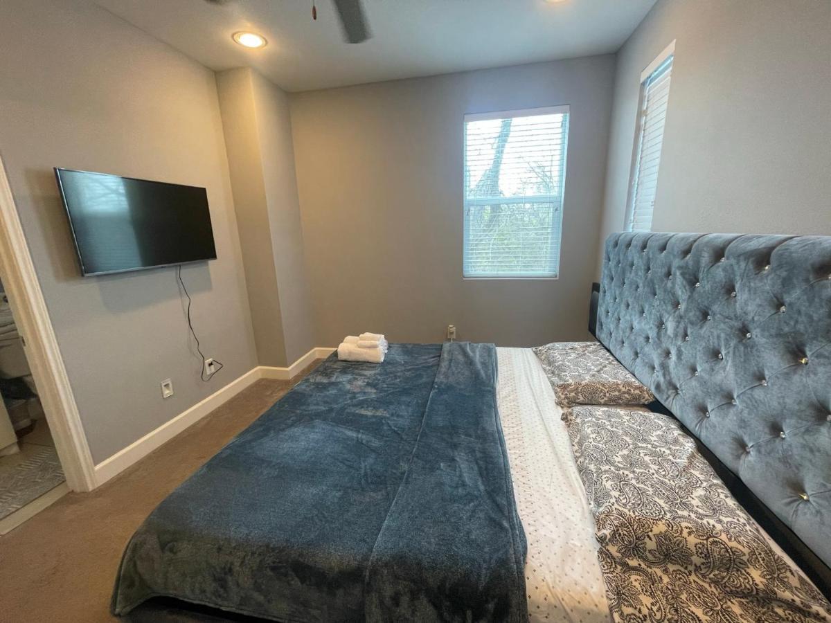 N-E-G Skai Midtown Of Houston Villa Екстериор снимка