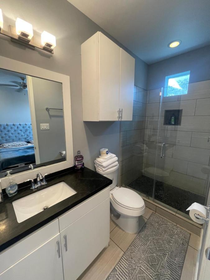 N-E-G Skai Midtown Of Houston Villa Екстериор снимка