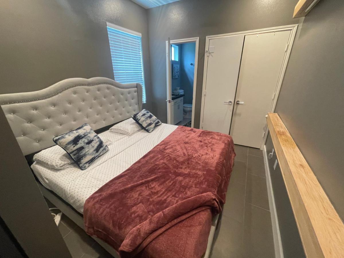 N-E-G Skai Midtown Of Houston Villa Екстериор снимка